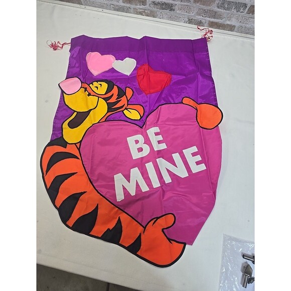 Vintage Lawn Garden Flag Tigger Valentines Be Mine Hearts - Picture 6 of 10